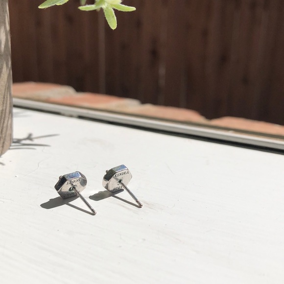 Kendra scott posts - Picture 7 of 7